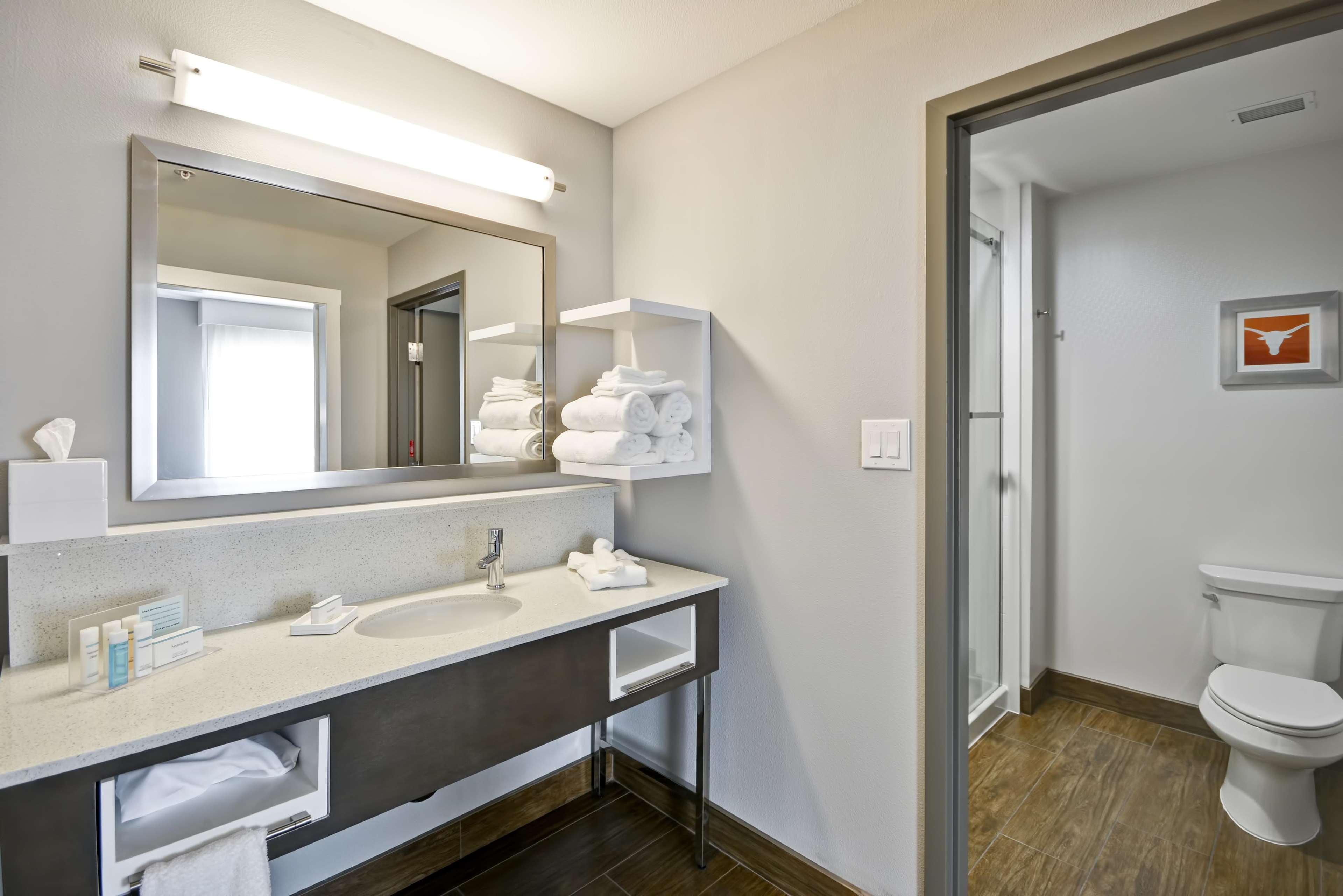 Hampton Inn Kyle Bagian luar foto